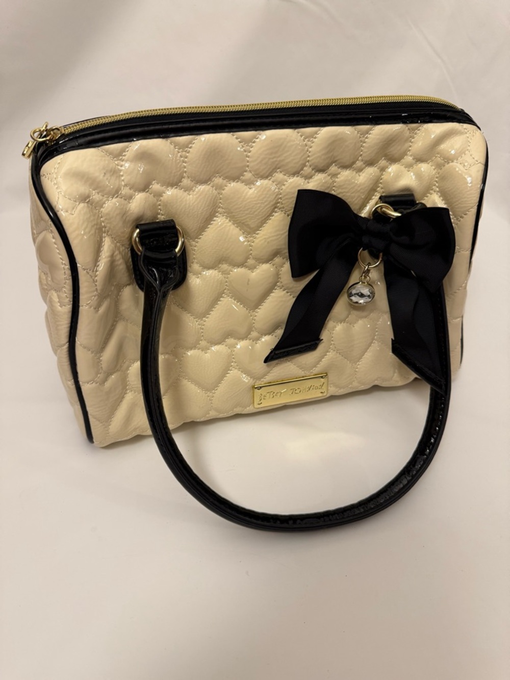 Betsy Johnson Y2K Glossy Heart Black Bow Shoulder Bag